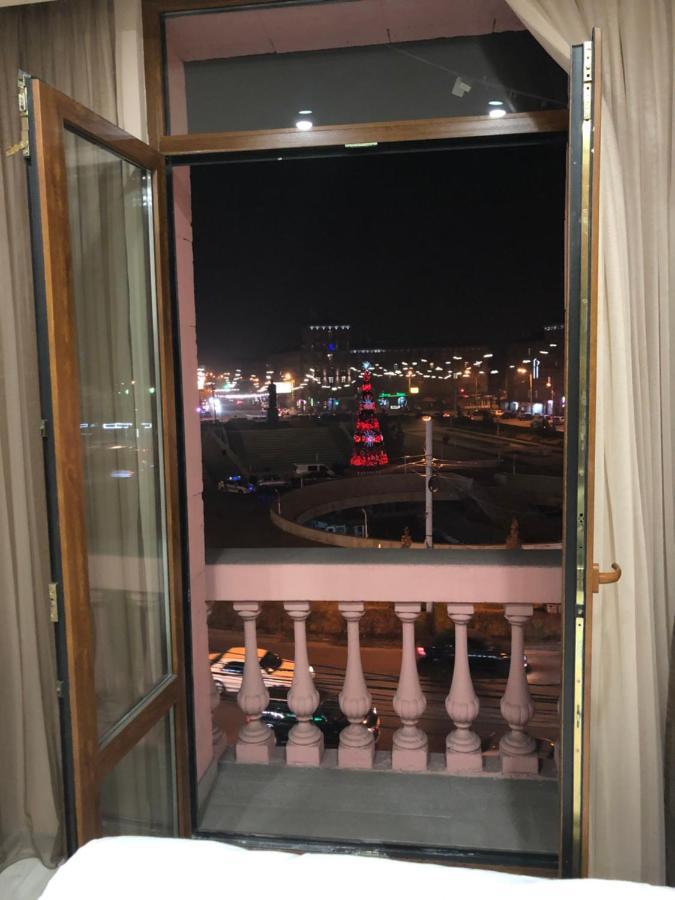 Квартира Около Станции Метро С Балконами Jereván Kültér fotó